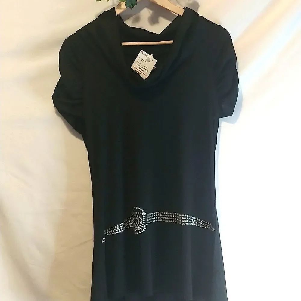 Discreet. NWT. Women's black top with silver bling! Size Large.